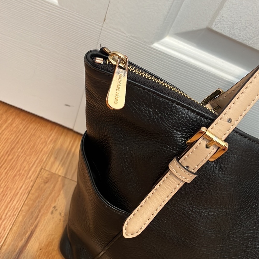 Michael Kors Black & Tan Pebbled leather Jet set tote bag - Picture 5 of 11